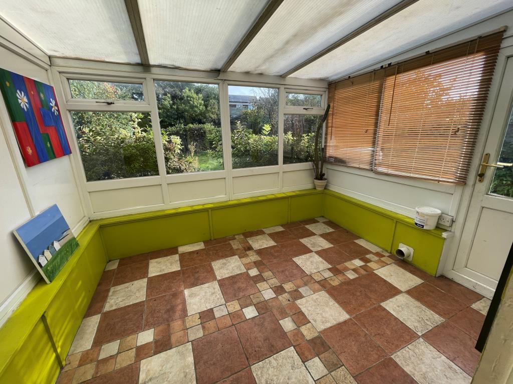 Lot: 88 - FIRE-DAMAGED DETACHED BUNGALOW - Conservatory with access to garden